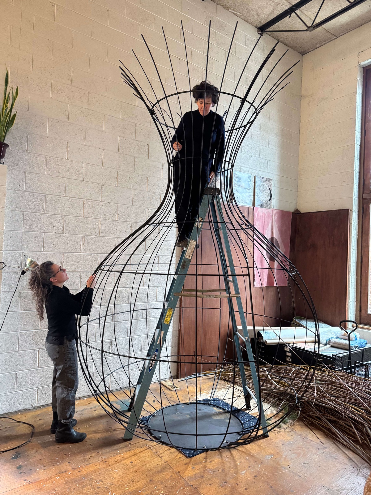 Bel Falleiros constructs the sculpture that will anchor DAWN–DUSK–DAWN. Image by Nina Elder.
